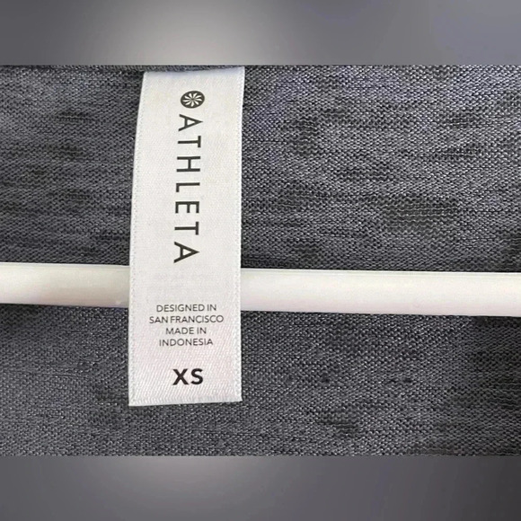 ⚡️Athleta breezy camo scoop neckline tee shirt - Picture 8 of 8